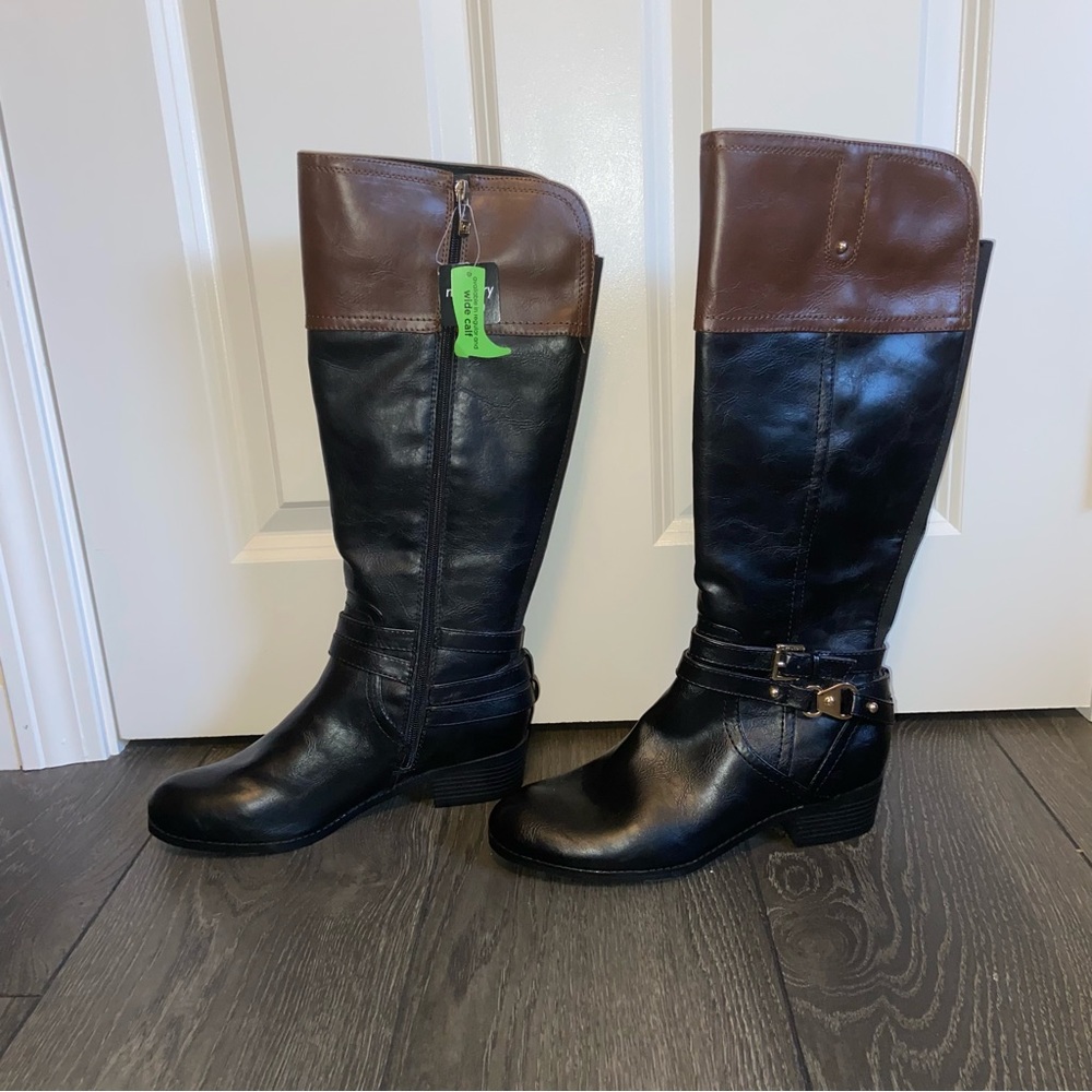 NWT Liz Claiborne Size 8.5W Memory Foam 2-tone Wide Calf Boot